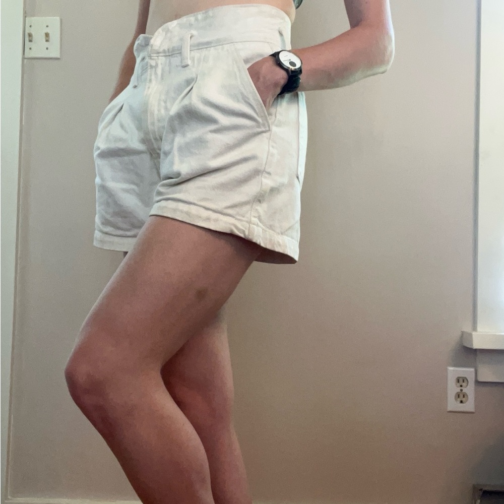 Levi’s white Jean shorts size 27